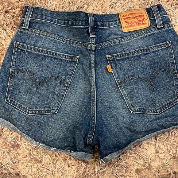 Levi’s 501 Jean shorts - Picture 2 of 3